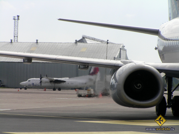 Boeing 737-530